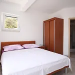 Apartments By The Sea Basina, Hvar - 8754